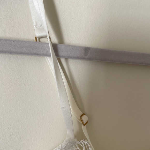 Victoria Secret White Bra - Picture 4 of 6